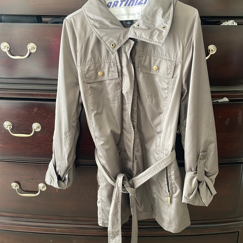 Super cute gray-green trench